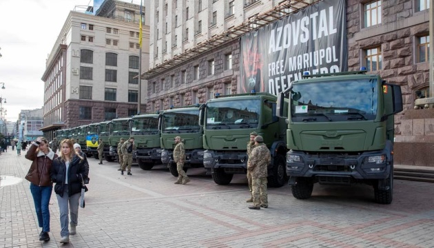 Теробороні передали 20 вантажівок, закуплених за кошти громади Києва - Кличко