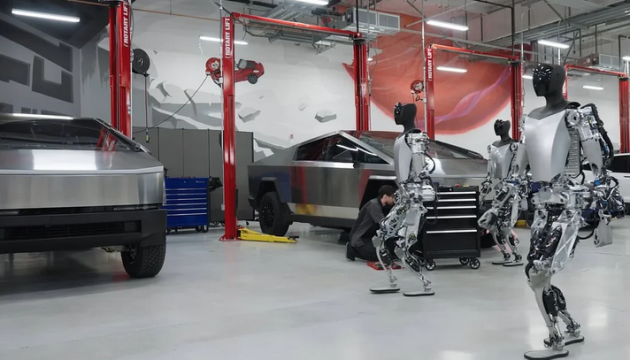 У США на заводі Tesla робот напав на інженера