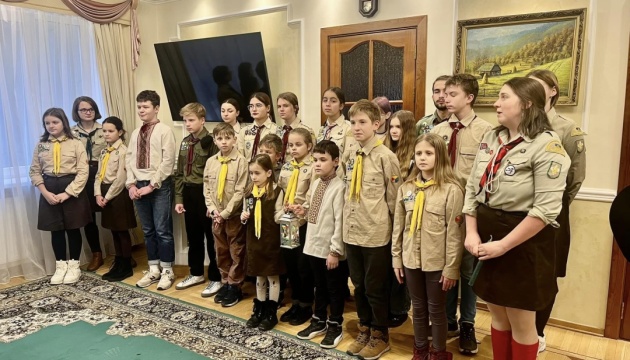 Пластуни завітали до посольства України в Чехії