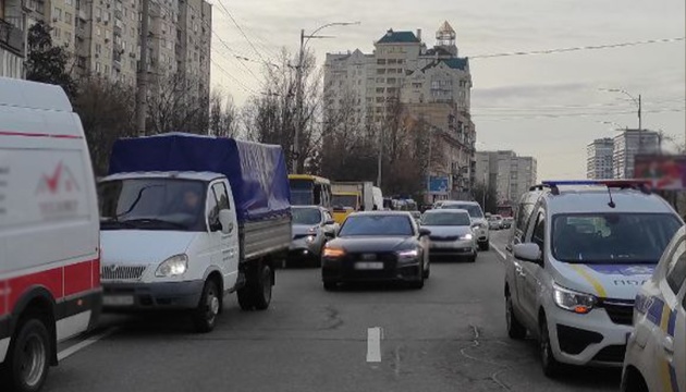 У Києві через ремонт ускладнений рух транспорту у напрямку бульвару Миколи Міхновського