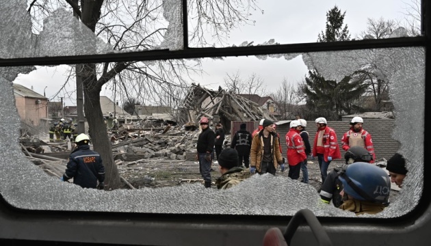 Кількість загиблих від ракетного удару по Запоріжжю зросла до восьми