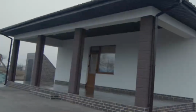Герою кліпу Imagine Dragons Сашку Згурському повністю відновили будинок