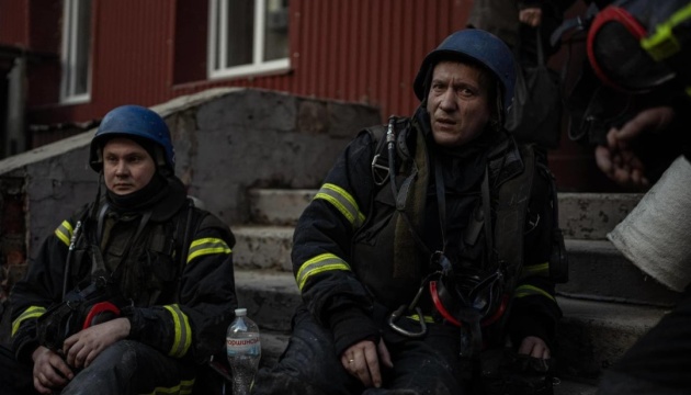У двох районах Києва досі тривають пошуково-рятувальні роботи після ранкової атаки