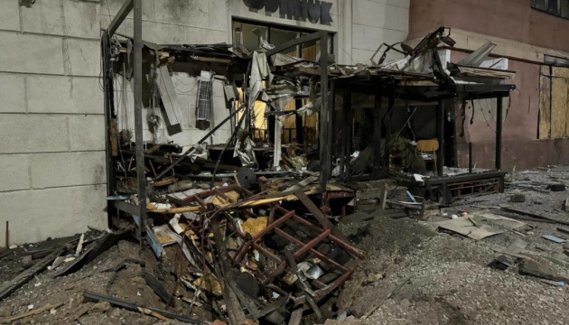 У Харкові показали наслідки нічної атаки «Шахедів» на центр міста
