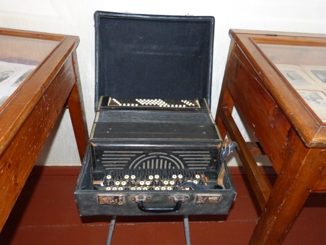 У музеї зберігається гармонь від дружини Федора Тютюнника, який товаришував з Григором Тютюнником й акомпанував  йому на цьому інструменті.