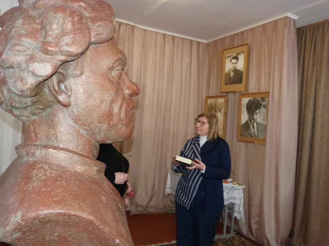 Бюст майже у зріст людини Григорія Тютюнника, якому готувалися поставити пам'ятник у Шилівці, тепер стоїть у музеї.