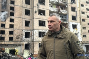 Klitschko entrega material militar de la comunidad de la capital a los defensores de la región de Járkiv