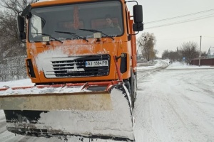 Сніг і ожеледиця: в Агентстві відновлення розповіли, який стан проїзду на дорогах державного значення