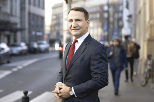 Polish Foreign Minister Sikorski arrives in Ukraine