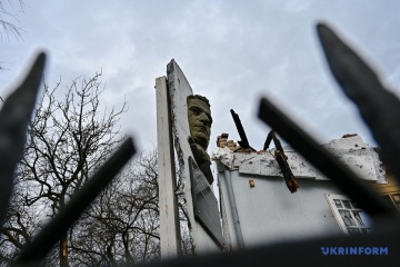 El alcalde muestra las consecuencias del ataque con drones a la comunidad de Lviv en la Nochevieja