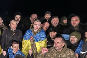 230 Soldaten und Zivilisten kehren aus russischer Kriegsgefangenschaft zurück