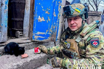 Cops bring 750 kg of pet food to war-torn Avdiivka