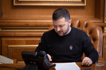 Zelensky mantiene una conversación telefónica con el presidente de Rumania