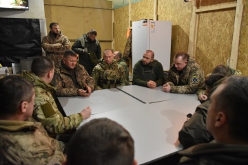 Umierow, Załużny i Szaptała odwiedzili pozycje Sił Obronnych w okolicy Kupjańska

