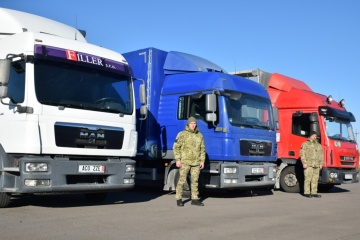 Zakarpattia border guards receive three trucks from Czech donors