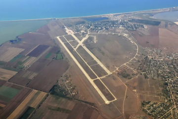 Des images satellite confirment la destruction d'une base aérienne russe en Crimée occupée