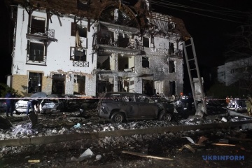 ロシア軍、ウクライナ東部ハルキウをミサイルで攻撃　ホテルに被害　１３名負傷