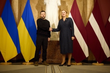 Zełenski rozmawiał z szefową łotewskiego rządu o dalszej pomocy dla Ukrainy


