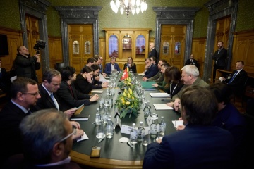Schweiz: Selenskyj trifft sich mit Parlamentsvertretern