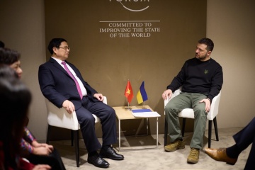 Zelensky meets with Vietnam PM in Davos