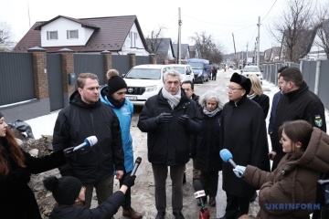 Comisionado de la ONU visita Irpin, donde se restauran 70 casas destruidas por la agresión rusa