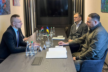 Ukrainian officials hold talks with Hungarian FM in Uzhhorod