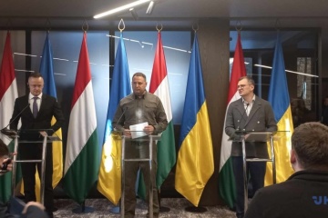 ウクライナとハンガリーの外相会談　少数民族問題解決のための特別委員会設置を決定
