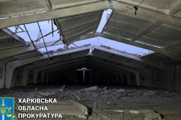 Russen bombardieren zwei Dörfer in Region Charkiw, zwei Betriebe getroffen
