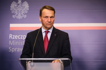 Sikorski calls on US to unblock aid package for Ukraine after Iran attacked Israel