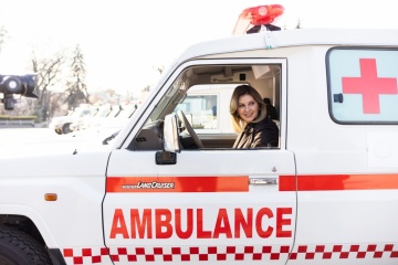 Les Émirats arabes unis ont remis 50 ambulances à l'Ukraine
