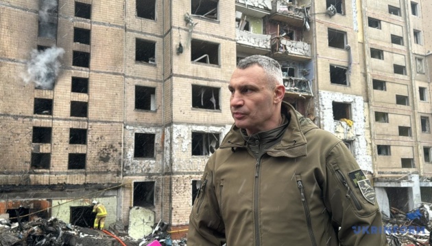 Klitschko entrega material militar de la comunidad de la capital a los defensores de la región de Járkiv