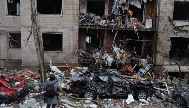 Ukraine : Deux écoles et onze immeubles à plusieurs étages endommagés lors des frappes russes sur la région de Kyiv