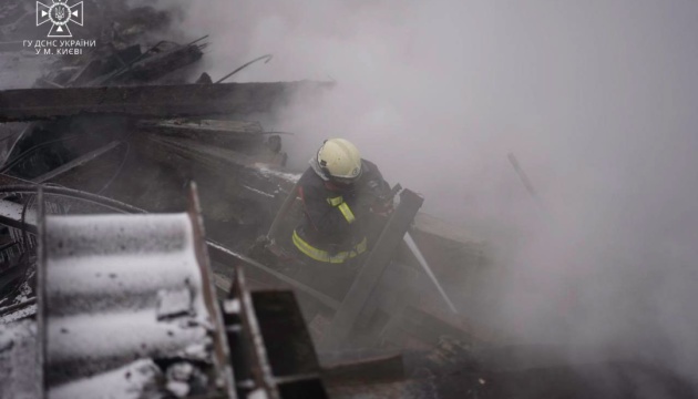 Ракетна атака 2 січня: у Подільському районі столиці ліквідували пожежу на складах