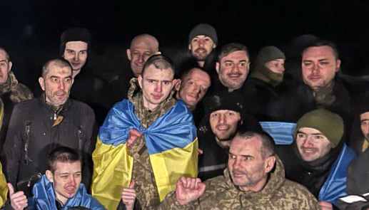 230 Soldaten und Zivilisten kehren aus russischer Kriegsgefangenschaft zurück