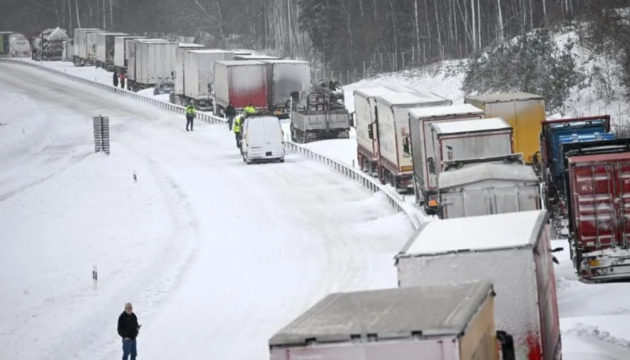 Снігопад у Швеції заблокував на трасі 1000 автомобілів