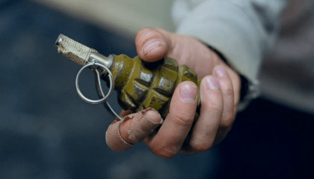 Russian fake: Ukrainian soldier sells shrapnel removed from his body 