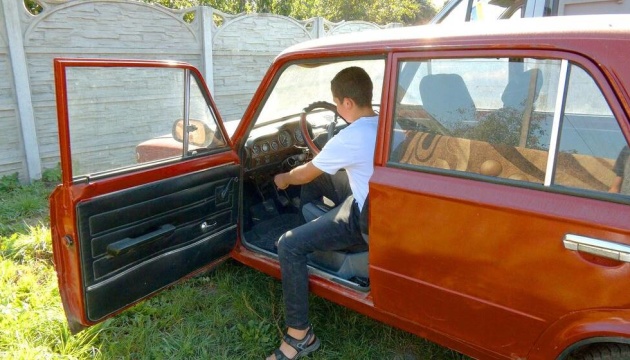 На Вінниччині 13-річний школяр, який розводить овець, заробив на автівку для ЗСУ