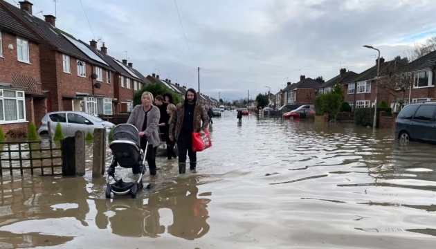 У Британії після сильних дощів річки повиходили з берегів