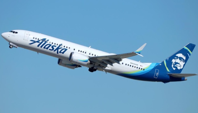 Alaska Airlines призупинила польоти своїх Boeing 737 MAX 9 після аварії на одному з літаків