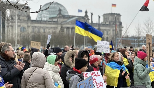 У Берліні активісти вимагали передати Україні Taurus та іншу зброю