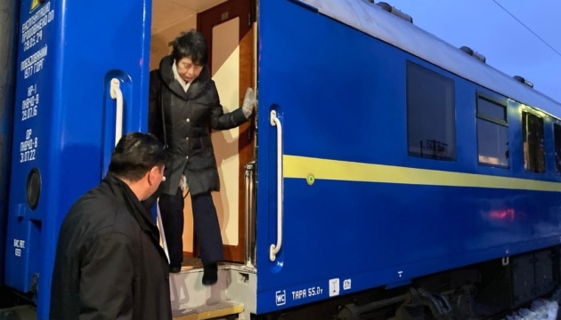上川日本外相、ウクライナ訪問を開始