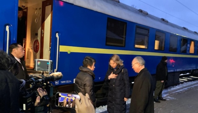 La ministra de Asuntos Exteriores de Japón llega a Ucrania en una visita no anunciada