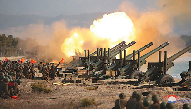 Армія КНДР третій день поспіль обстрілює берегову лінію на кордоні з Південною Кореєю – ЗМІ
