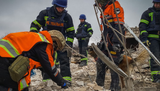 У Покровську на місці зруйнованого будинку рятувальники вилучили тіло чоловіка