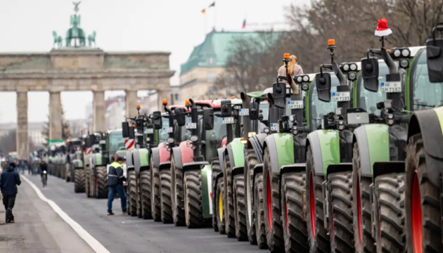 Німецькі фермери починають масштабну акцію протесту