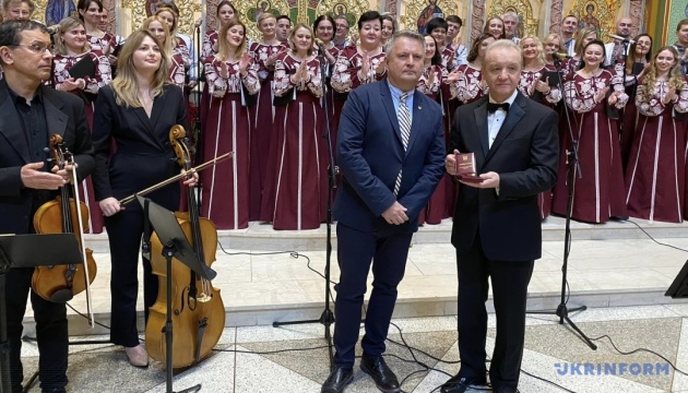 Керівник нью-йоркського хору «Думка» отримав нагороду  «Заслужений діяч мистецтв України»