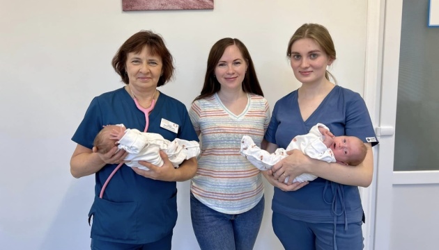 У львівському Охматдиті врятували передчасно народжених близнюків