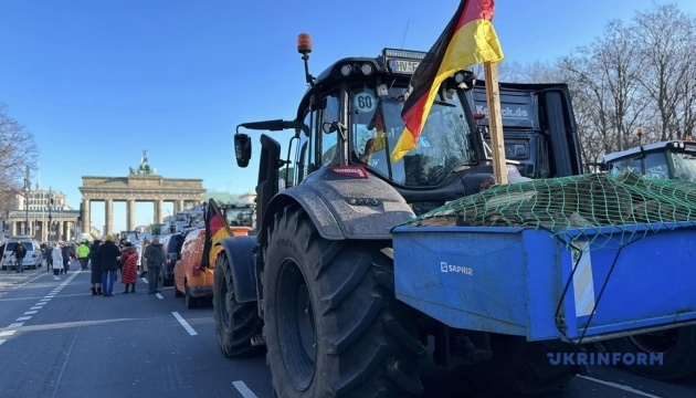 Німецькі фермери розпочали масштабну акцію протесту