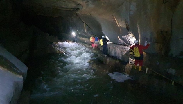 У Словенії врятували п’ятьох людей, заблокованих у печері з суботи