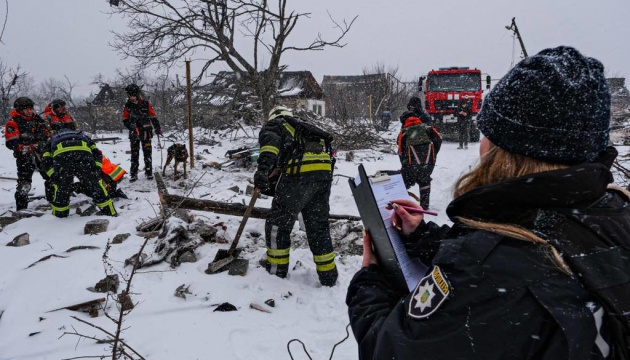 У Покровському районі завершили пошукові роботи на місці удару РФ